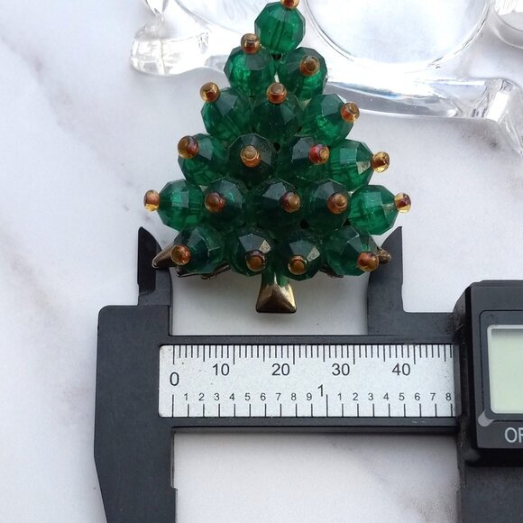 Christmas Tree Brooch Faceted Green Beads w Red Toppers 1960s - Picture 10 of 11
